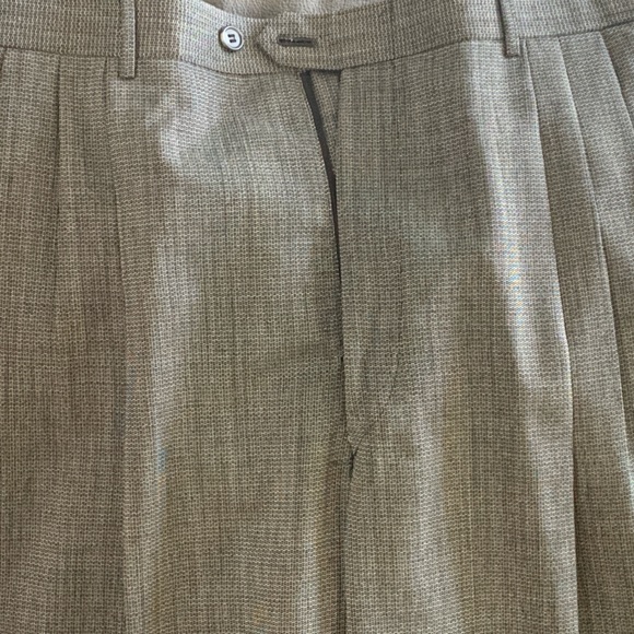 Black Herringbone 100%wool suit. - Picture 6 of 12